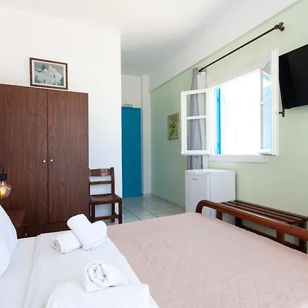 Stella's Place, Vlichada *